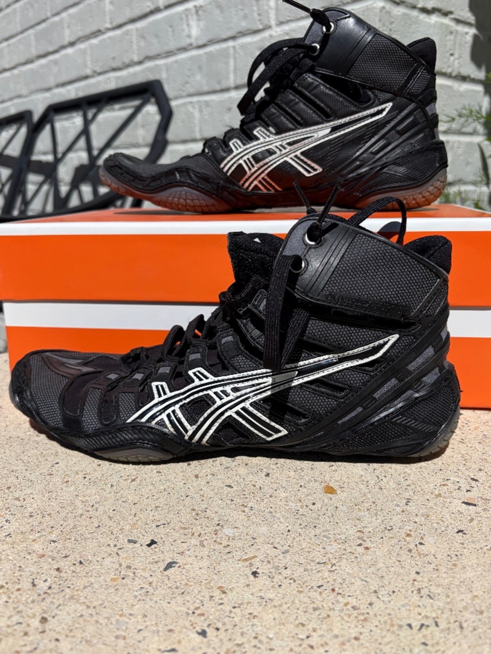 Asics Omniflex Pursuit wrestling shoe J200Y size 9 black white